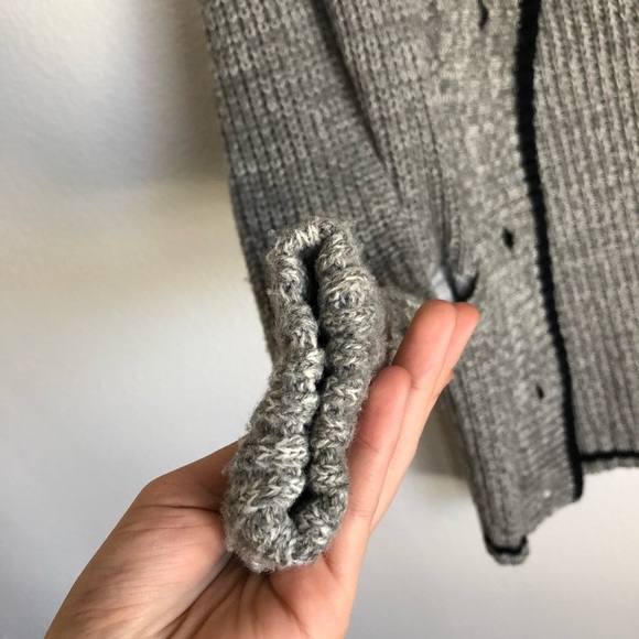 STYLIN’ SWEATER ❄️😍 - Picture 3 of 7